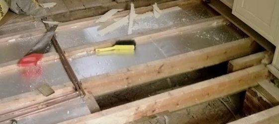 Floor insulation in a wooden house from below