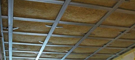 Ceiling insulation with mineral wool