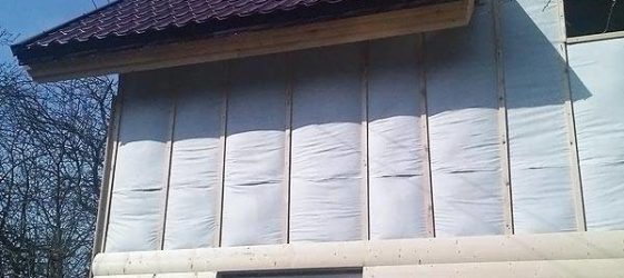 Vapor barrier for the walls of a wooden house