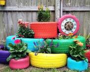 Do-it-yourself flower bed from scrap materials photo