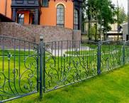 Fences and barriers for the house: photo