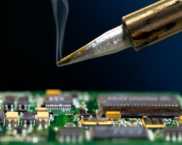 Soldering iron for microcircuits