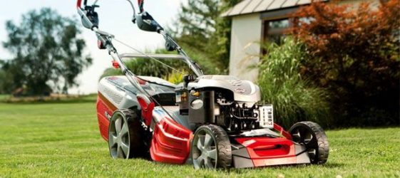 Self-propelled gasoline lawn mower: rating, best models