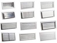 Adjustable louvered grilles differ in the type of leaf drive, dimensions and materials used in their manufacture