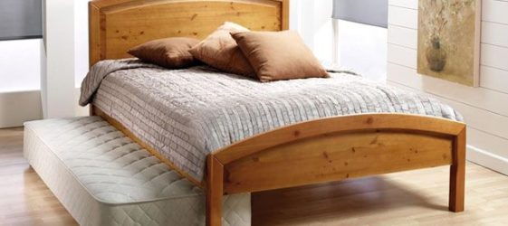 Do-it-yourself bed made of wood