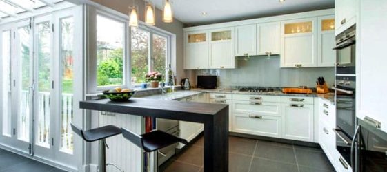 Bar counter in the kitchen: photo